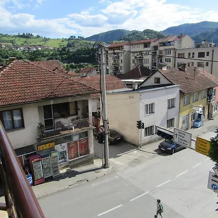 ゲストハウス And