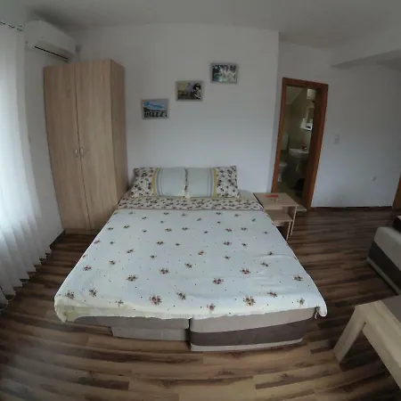 And ゲストハウス *