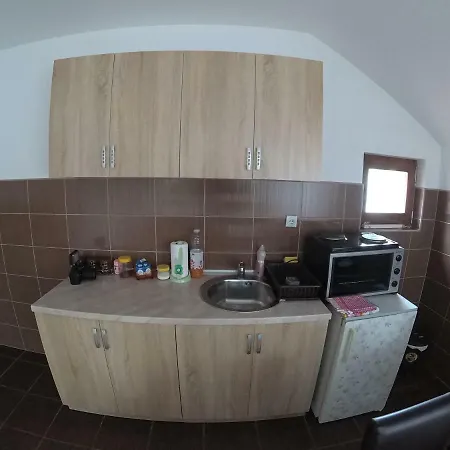 ゲストハウス And *