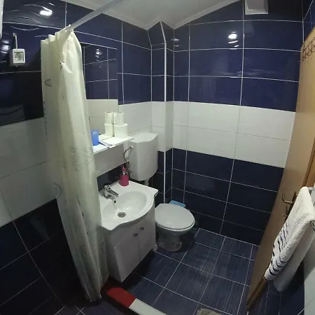 ゲストハウス And *