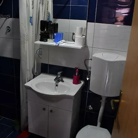 ゲストハウス And