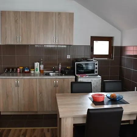 ゲストハウス And