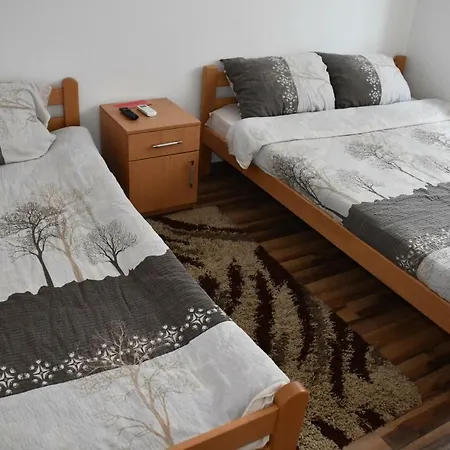 ゲストハウス And *